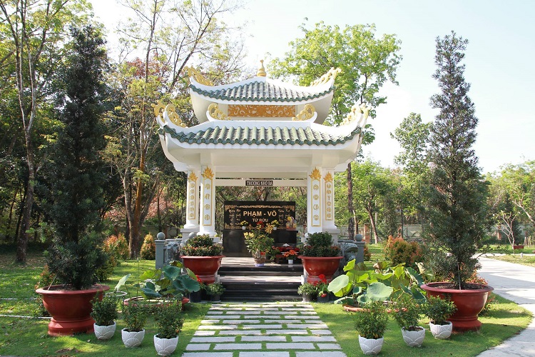 Khu mộ Song thân Phạm - Võ Nghĩa trang hoa viên Bình Dương